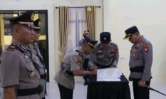 Penyegaran Organisasi, Polres Singkawang Gelar Sertijab Kasatpamobvit Dan Dua Kapolsek